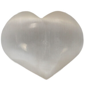 Corazones de selenita tallados