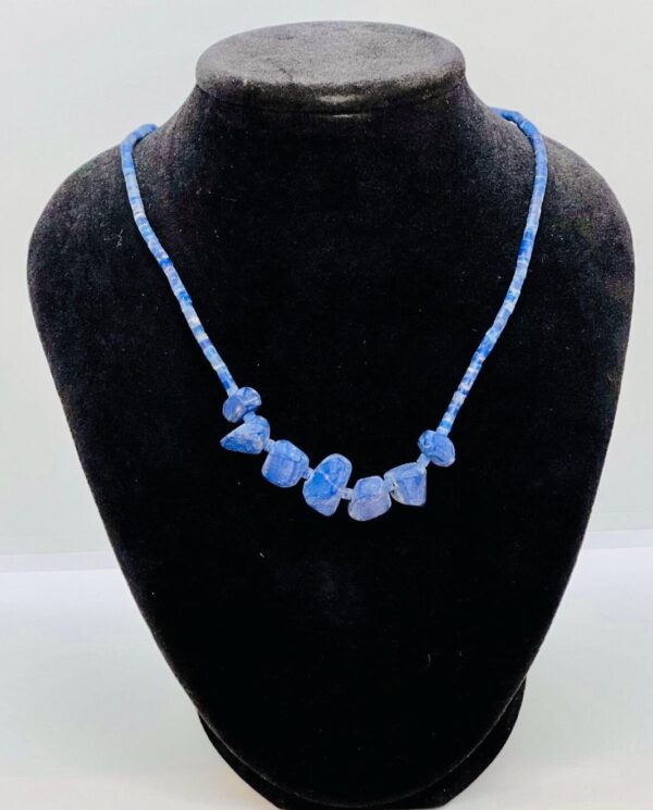 💙 Collar de Piedras Azules Naturales – Hecho a Mano en Tailandia