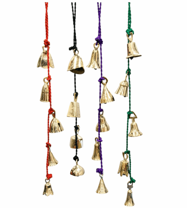 Campanas de Latón en Cuerda de Colores – Armonía, Protección y Sonido Sagrado